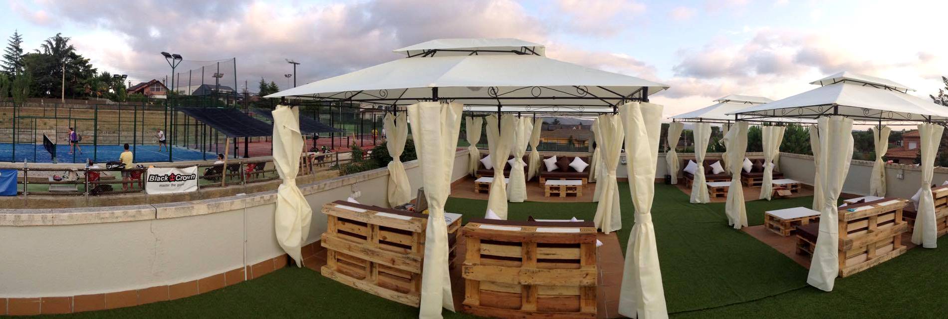 Terrassa i pistes de Can Miret Padel i Tennis