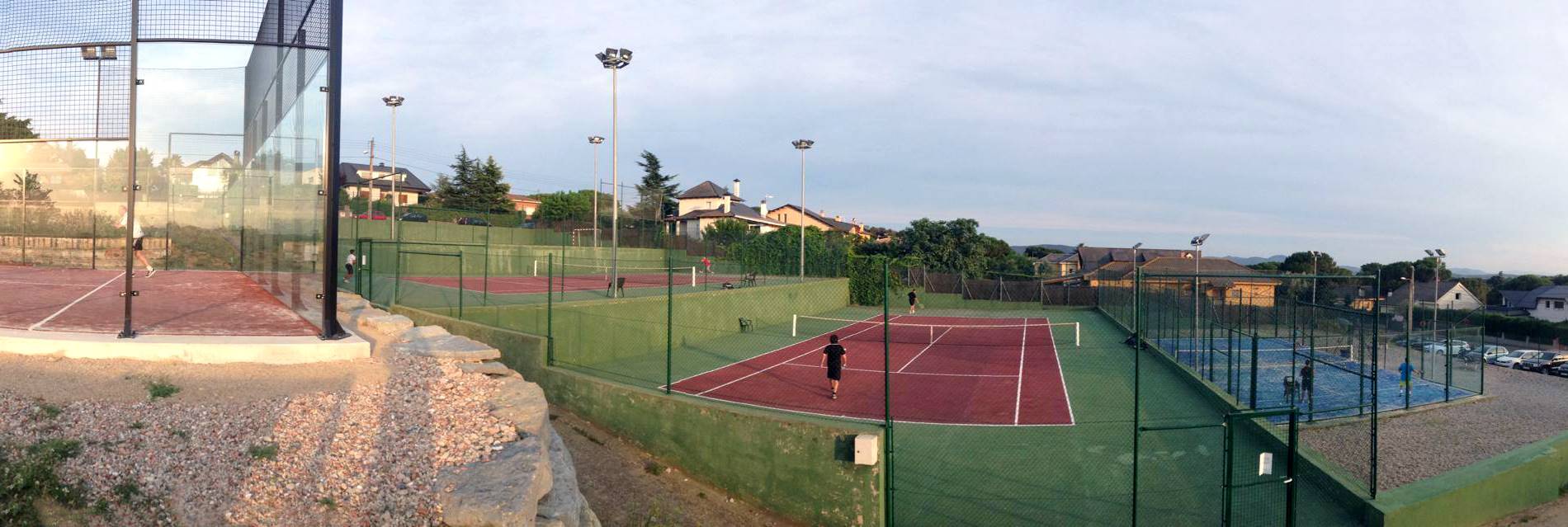 Pistes de pàdel i tennis a Can Miret